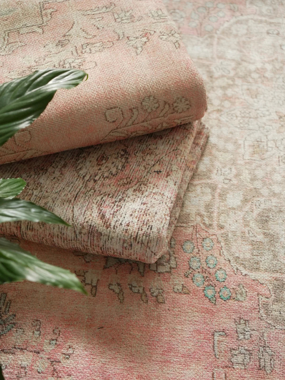 Vintage rug Ozge Lomé