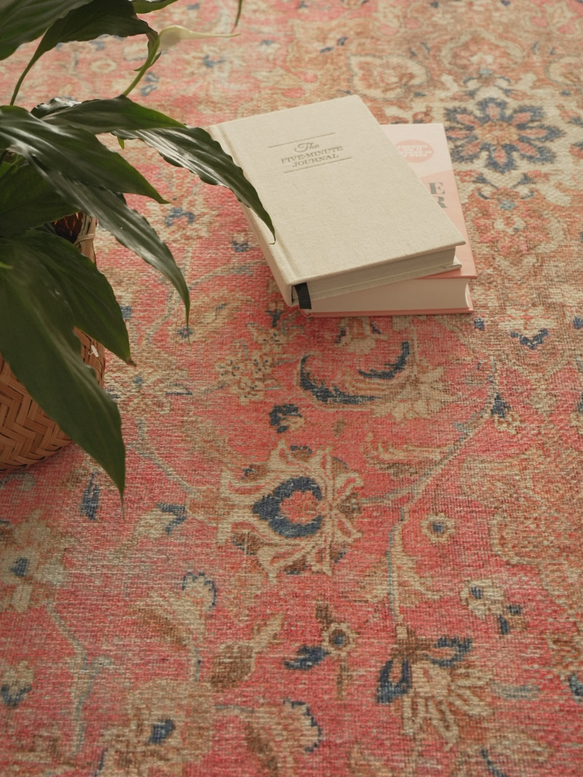 Vintage rug Hacer Vera